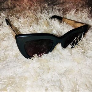 Urban Outfitters sunglasses 🕶